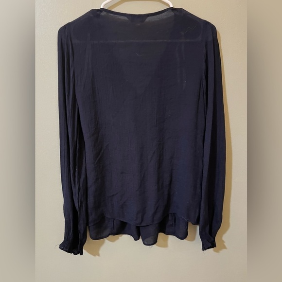 Nanette Lepore navy long sleeve front pleat blouse size medium - Picture 6 of 8
